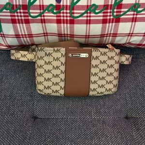 Michael Kor belt walllet